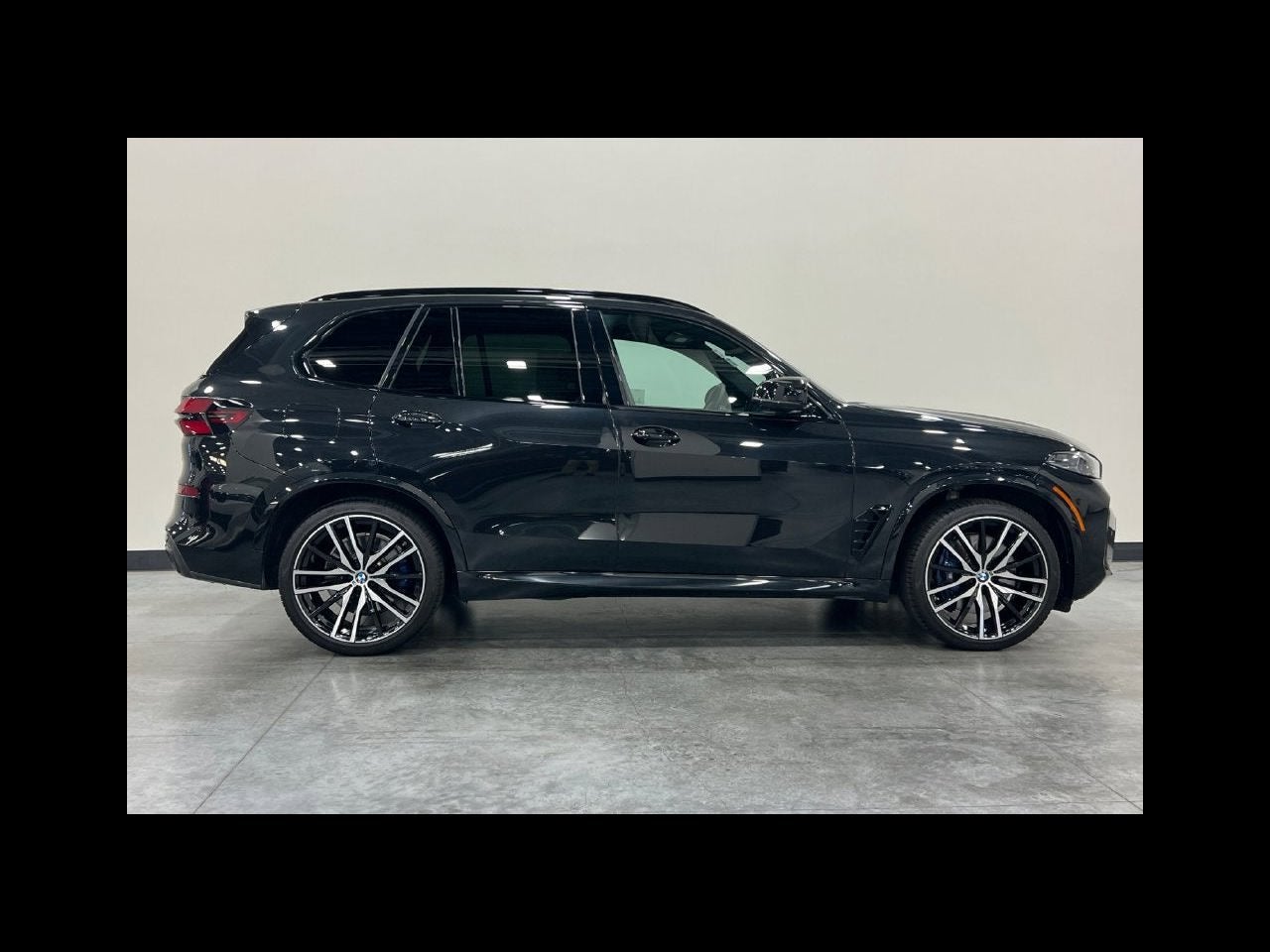 2024 BMW X5 M60i