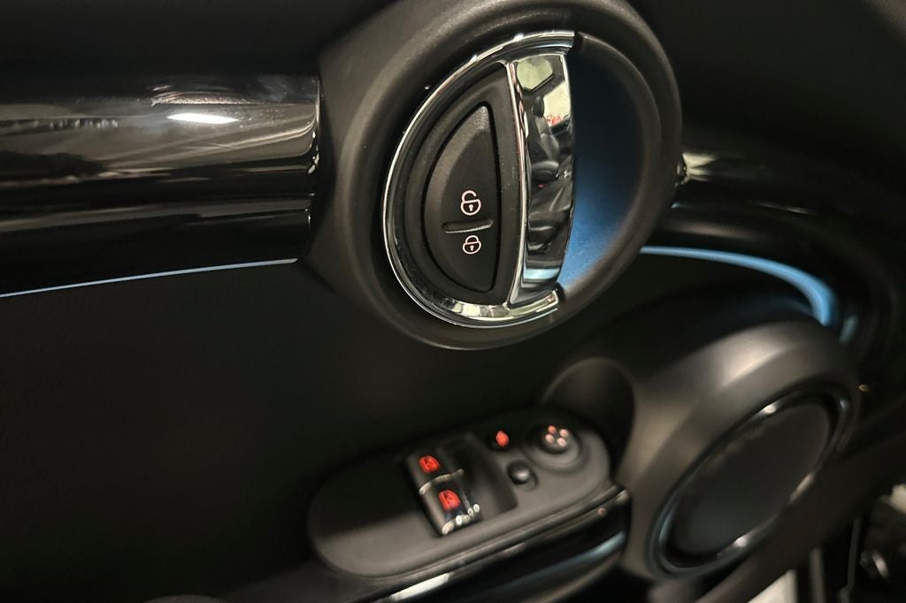 2024 MINI Cooper SE Electric Iconic