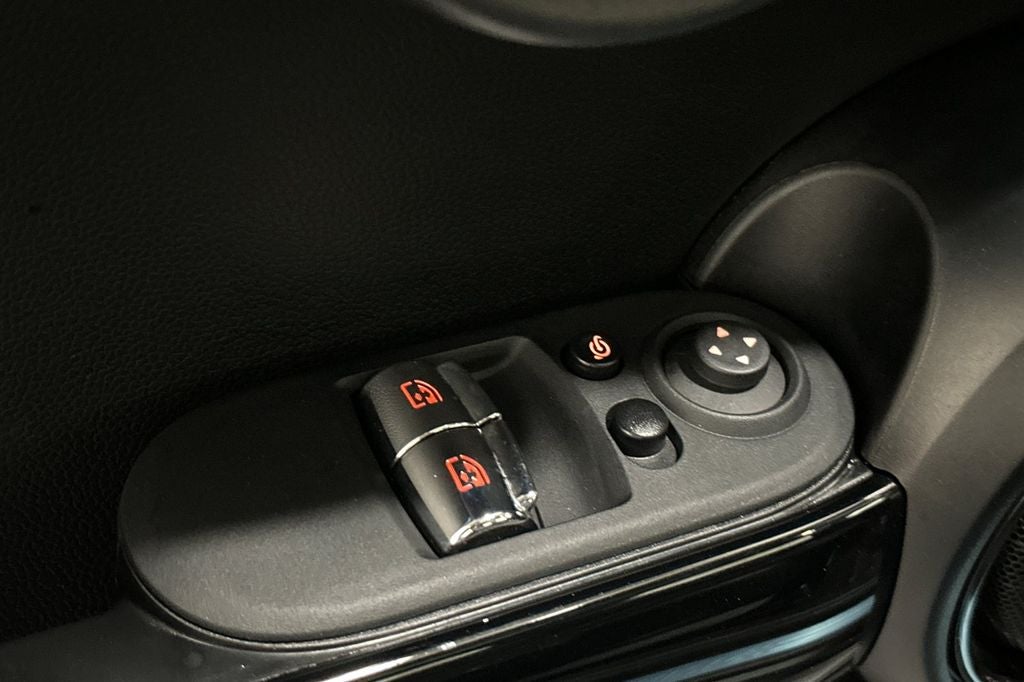 2024 MINI Cooper SE Electric Iconic