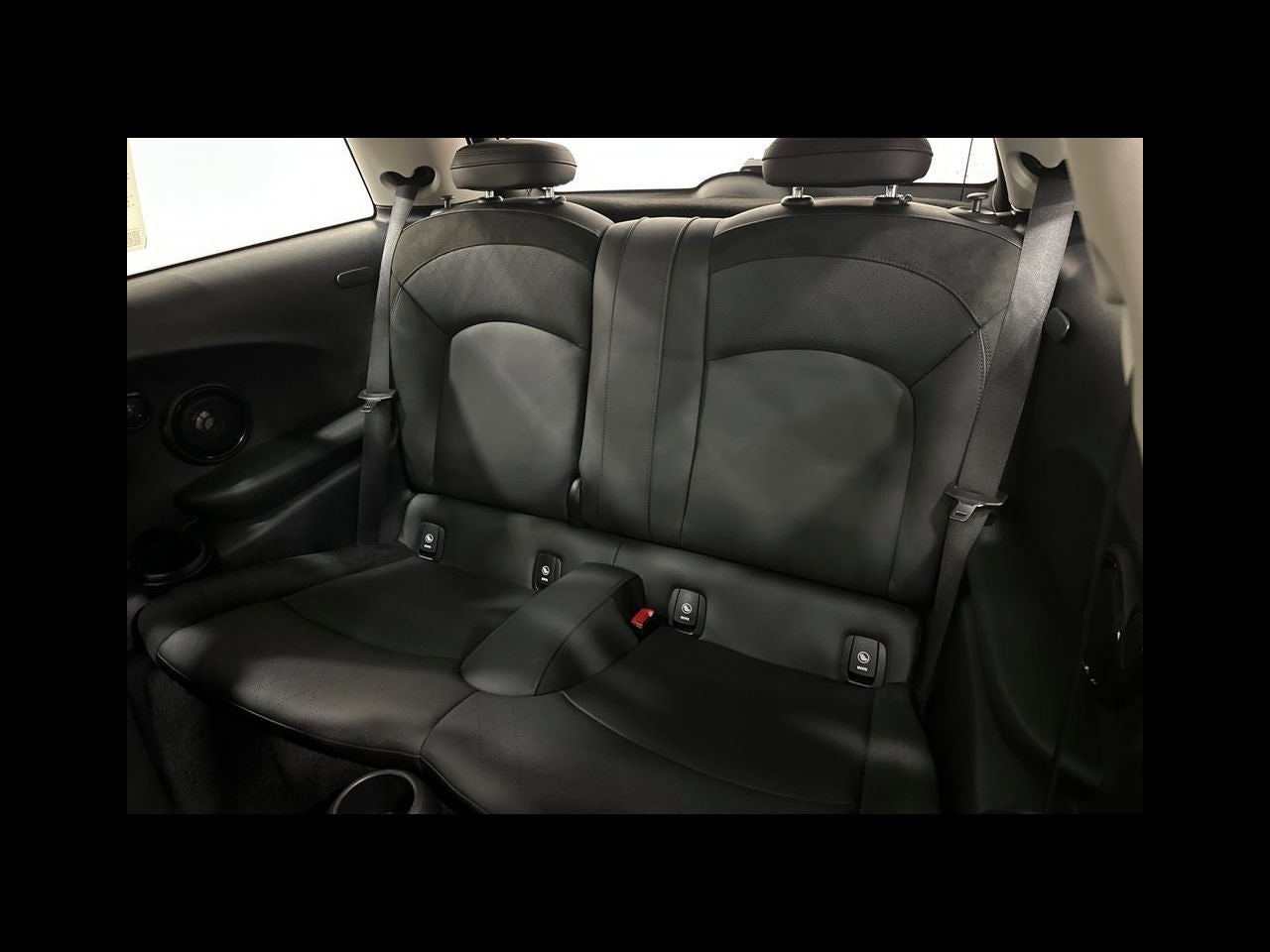 2024 MINI HARDTOP 2 DOOR Iconic