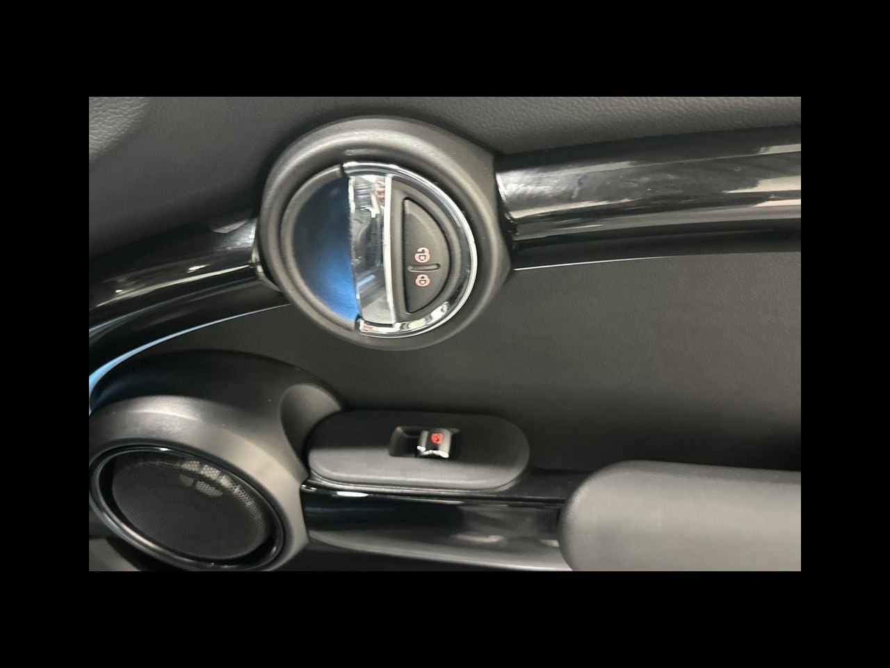 2024 MINI HARDTOP 2 DOOR Iconic
