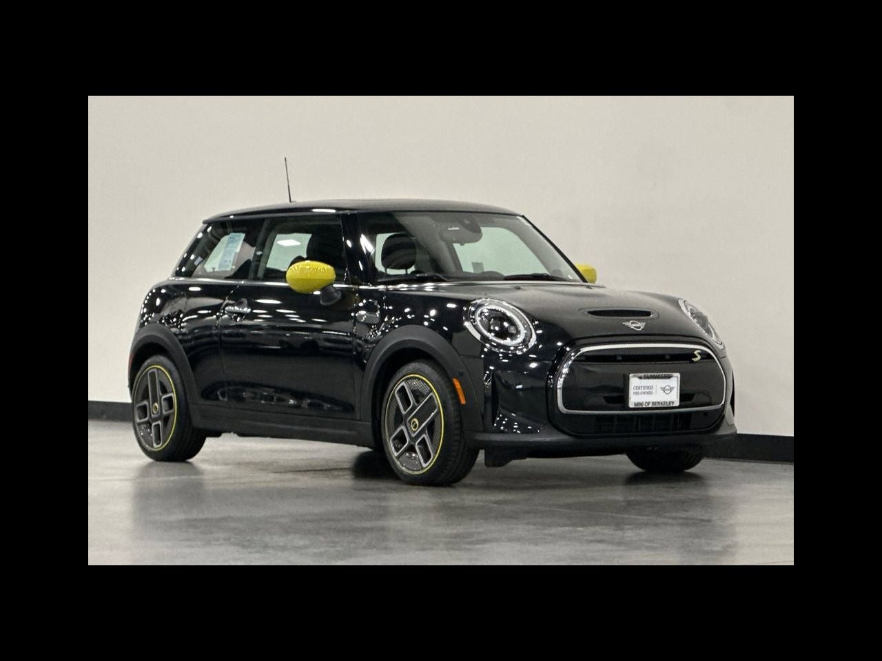 2024 MINI HARDTOP 2 DOOR Iconic