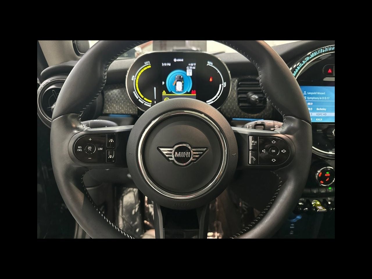 2024 MINI HARDTOP 2 DOOR Iconic