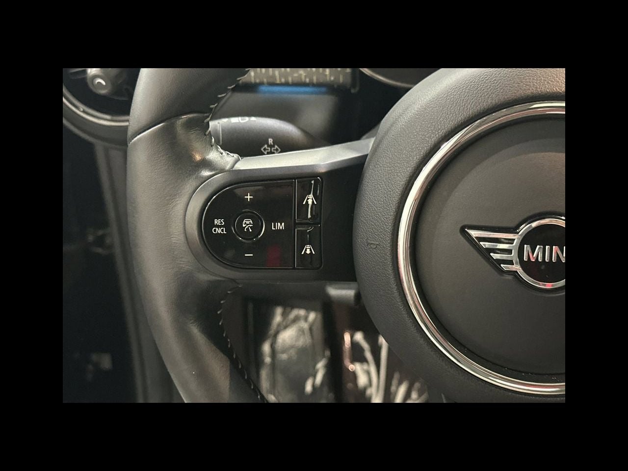 2024 MINI HARDTOP 2 DOOR Iconic