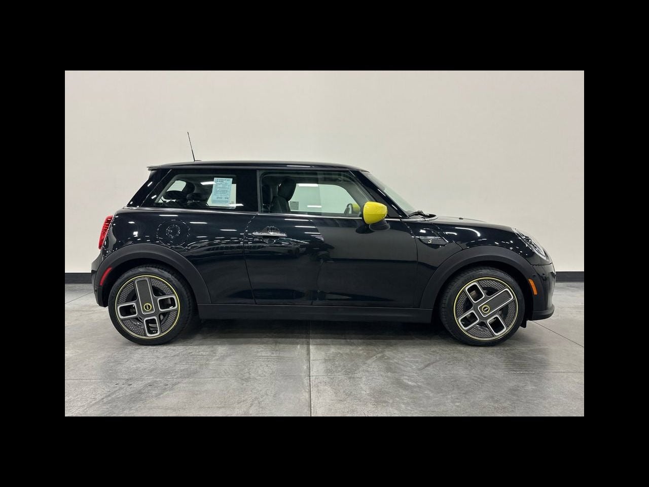 2024 MINI HARDTOP 2 DOOR Iconic