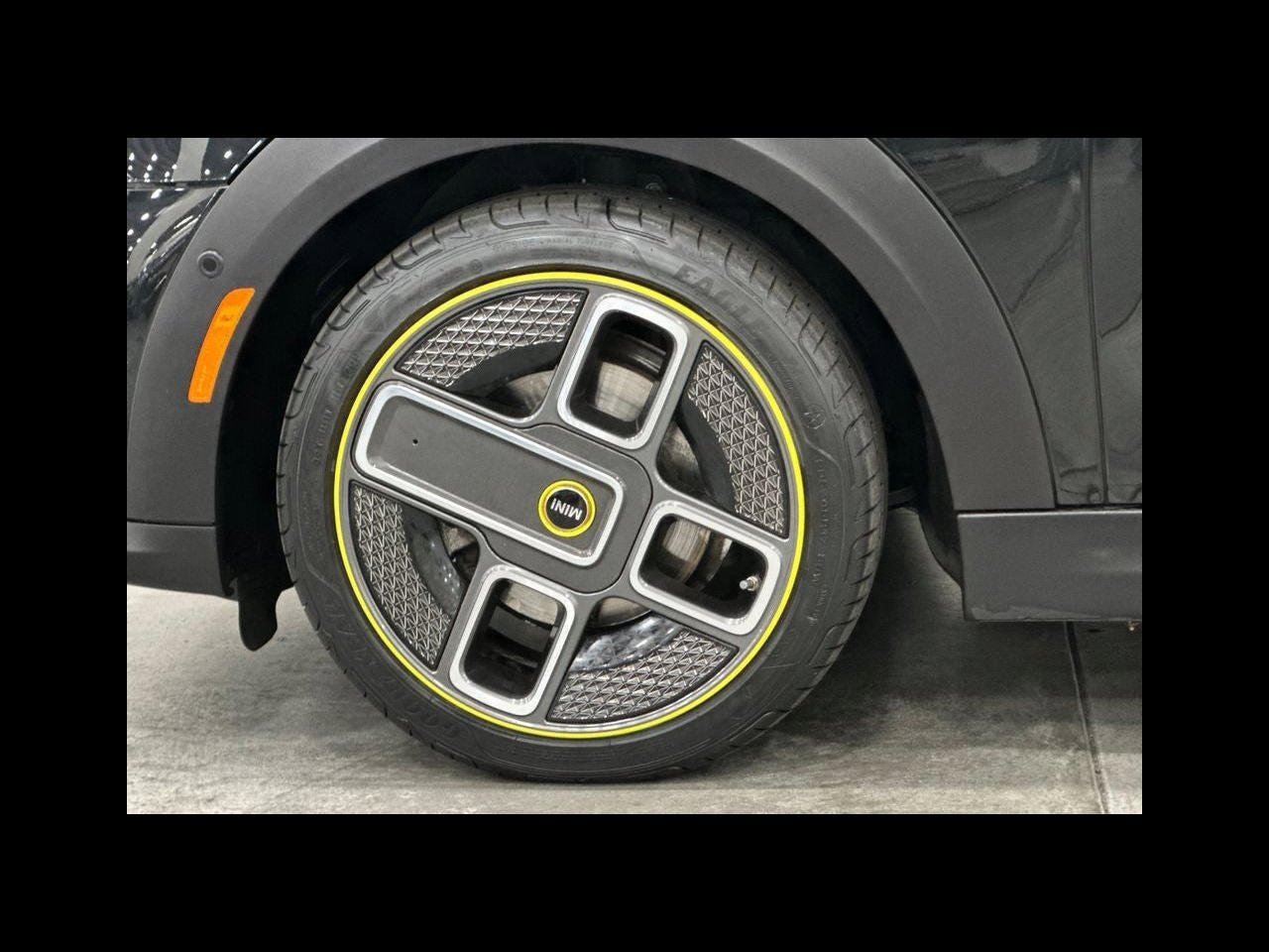 2024 MINI HARDTOP 2 DOOR Iconic
