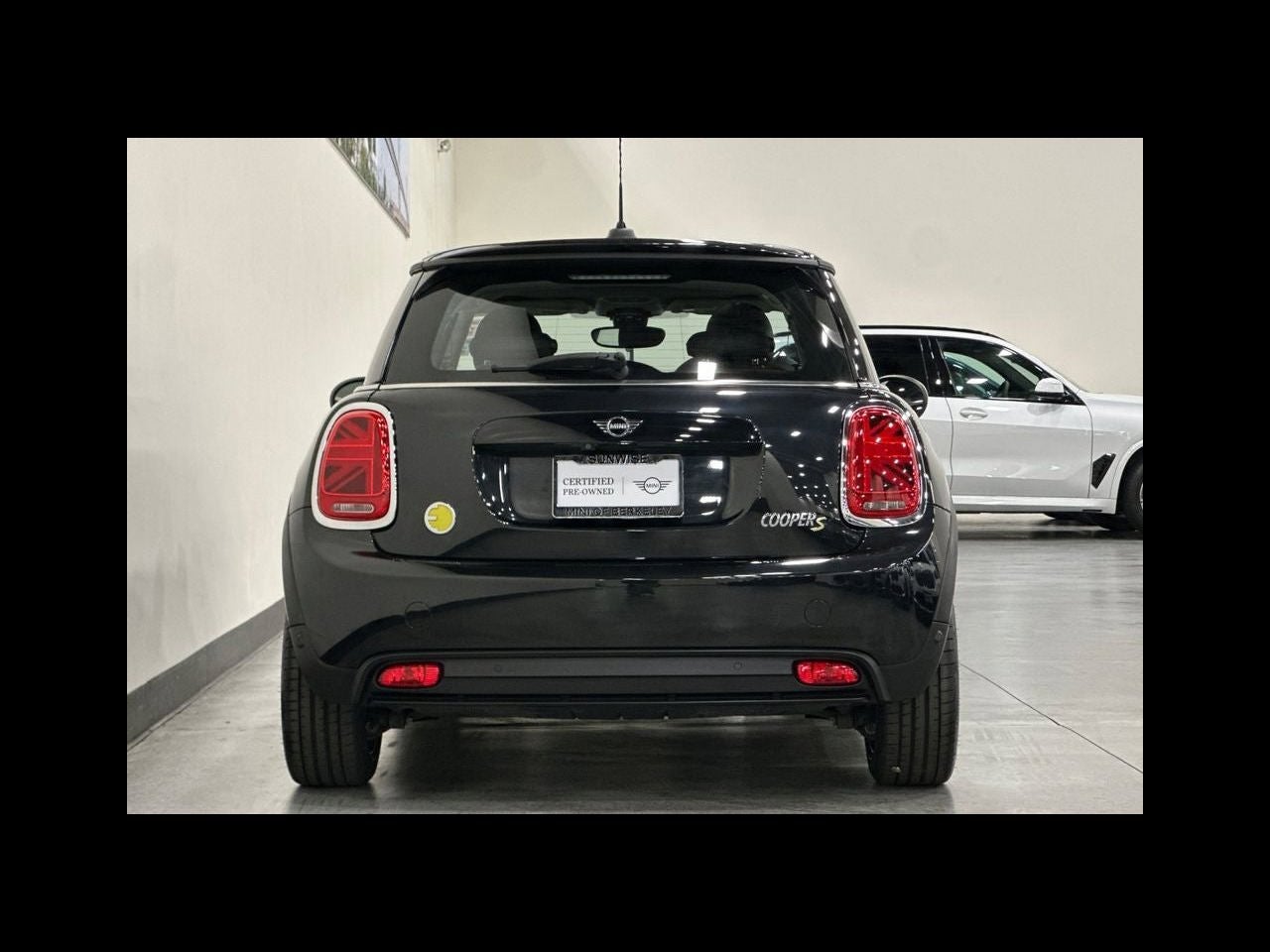 2024 MINI HARDTOP 2 DOOR Iconic
