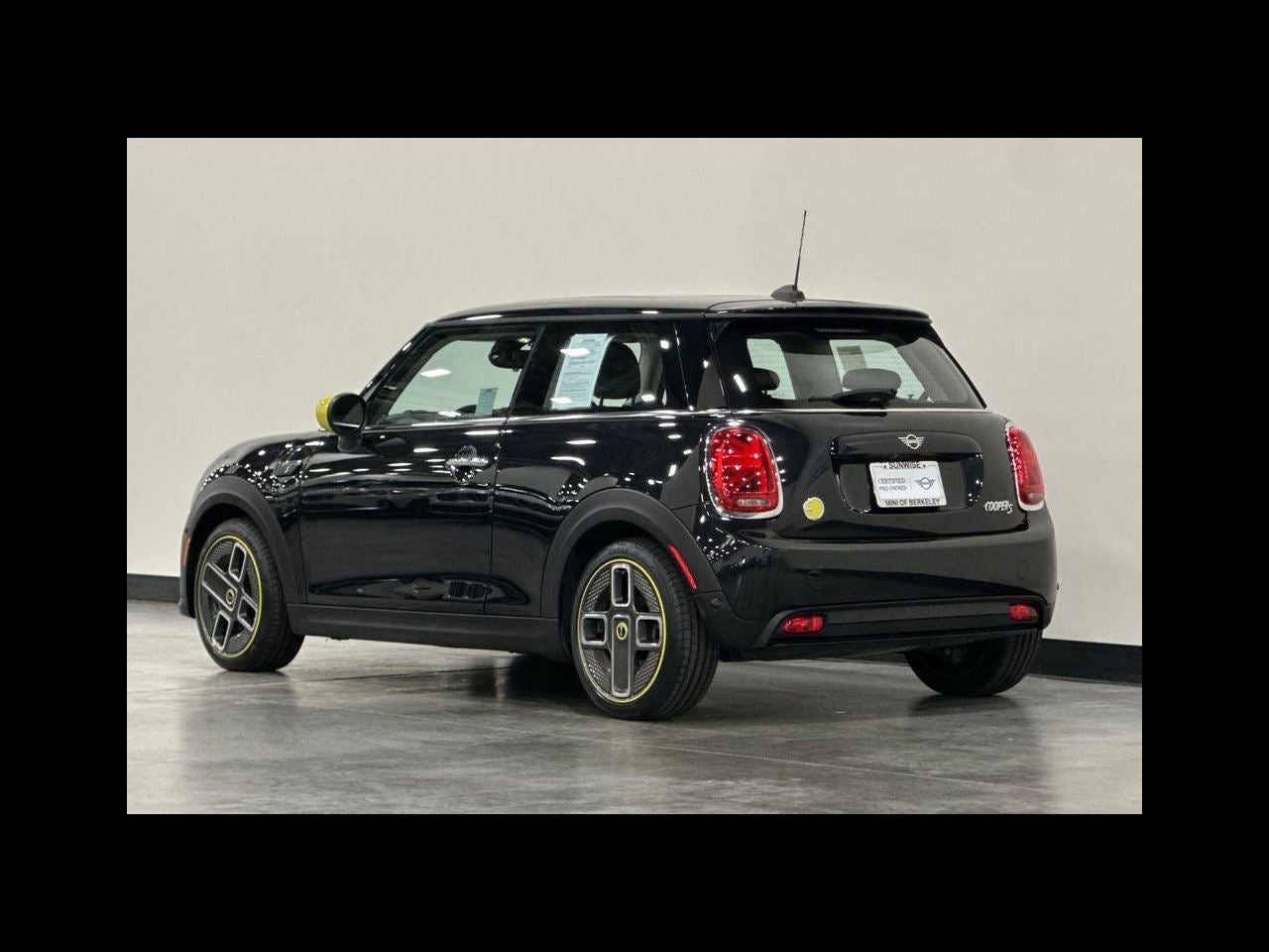 2024 MINI HARDTOP 2 DOOR Iconic