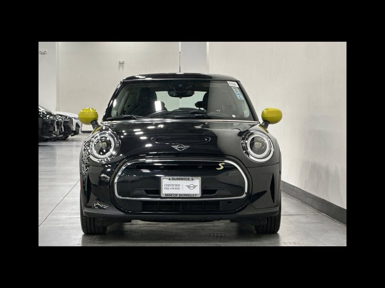 2024 MINI HARDTOP 2 DOOR Iconic