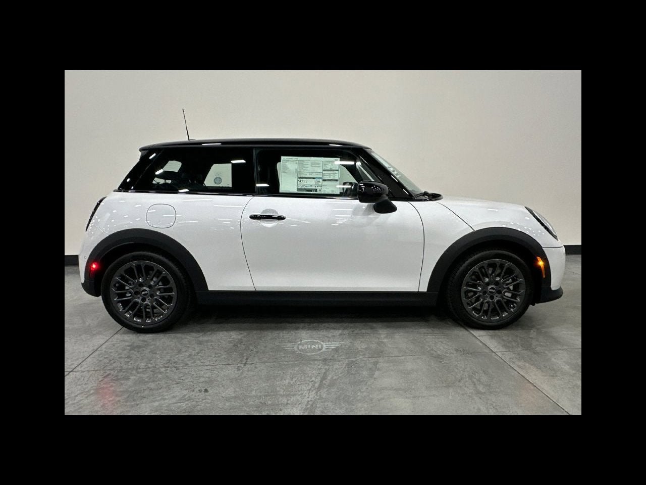 2027 MINI 2 DOOR SIGNATURE PLUS