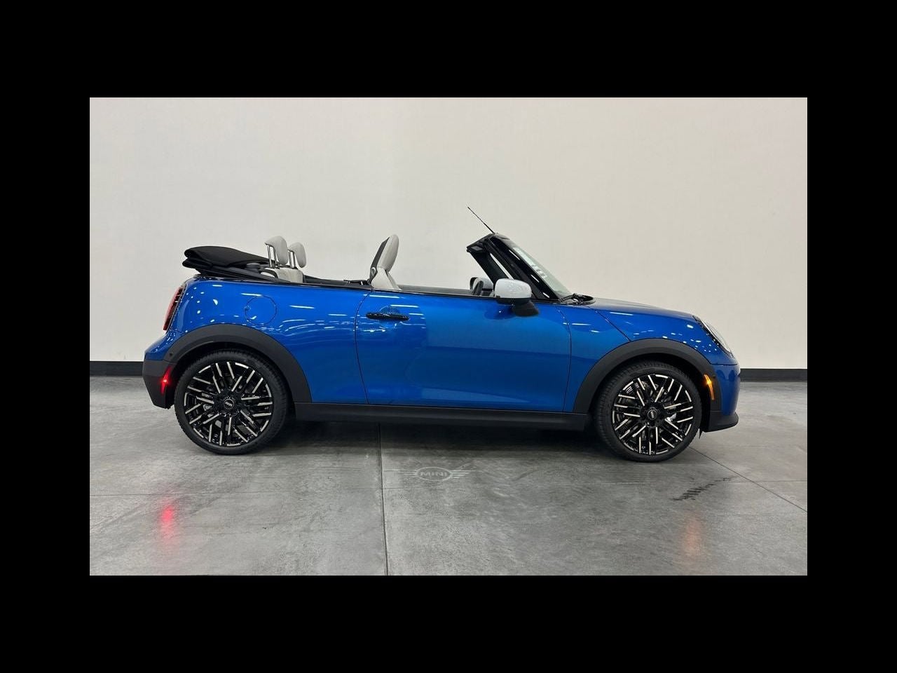 2026 MINI CONVERTIBLE ICONIC
