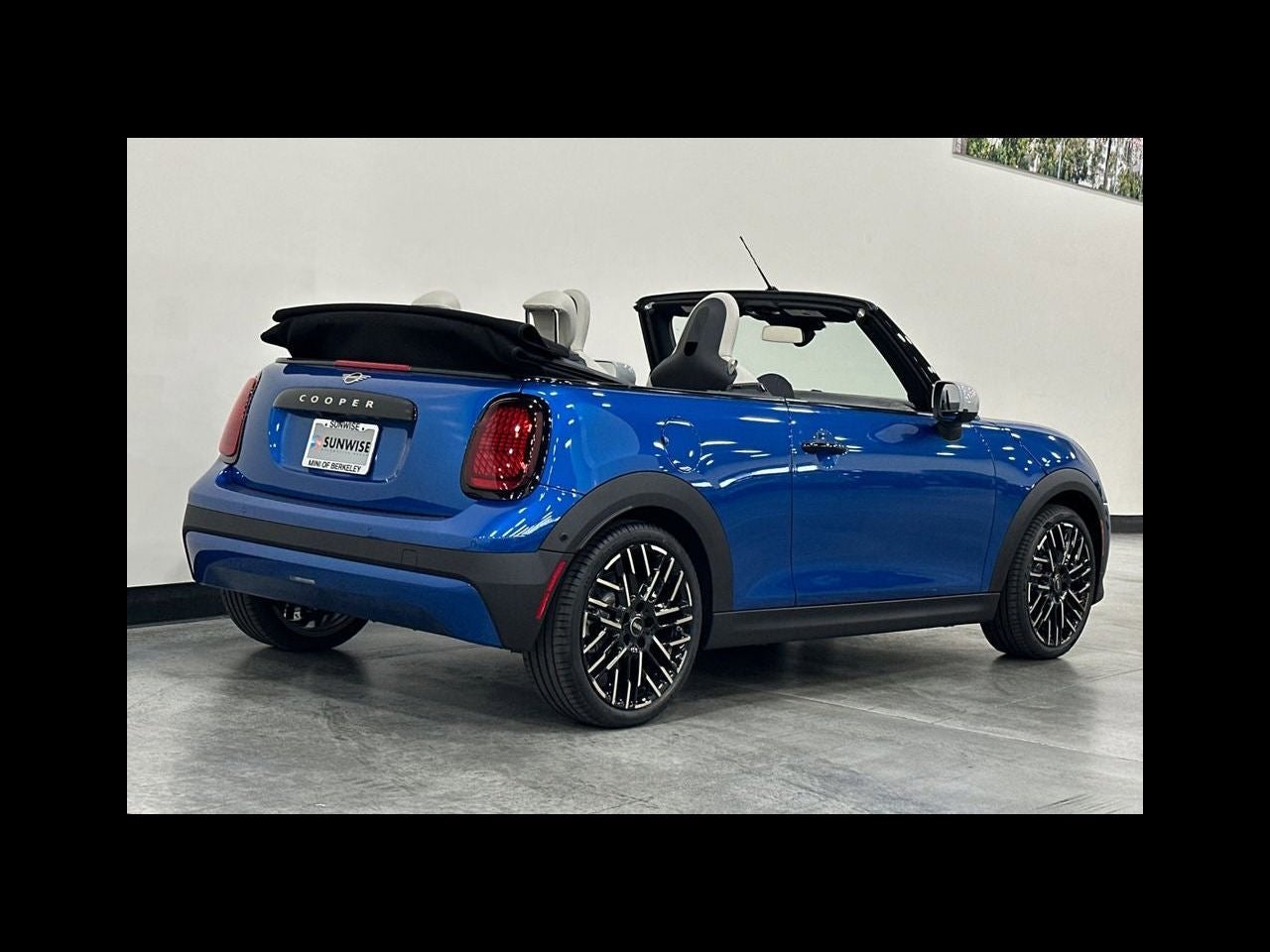 2026 MINI CONVERTIBLE ICONIC
