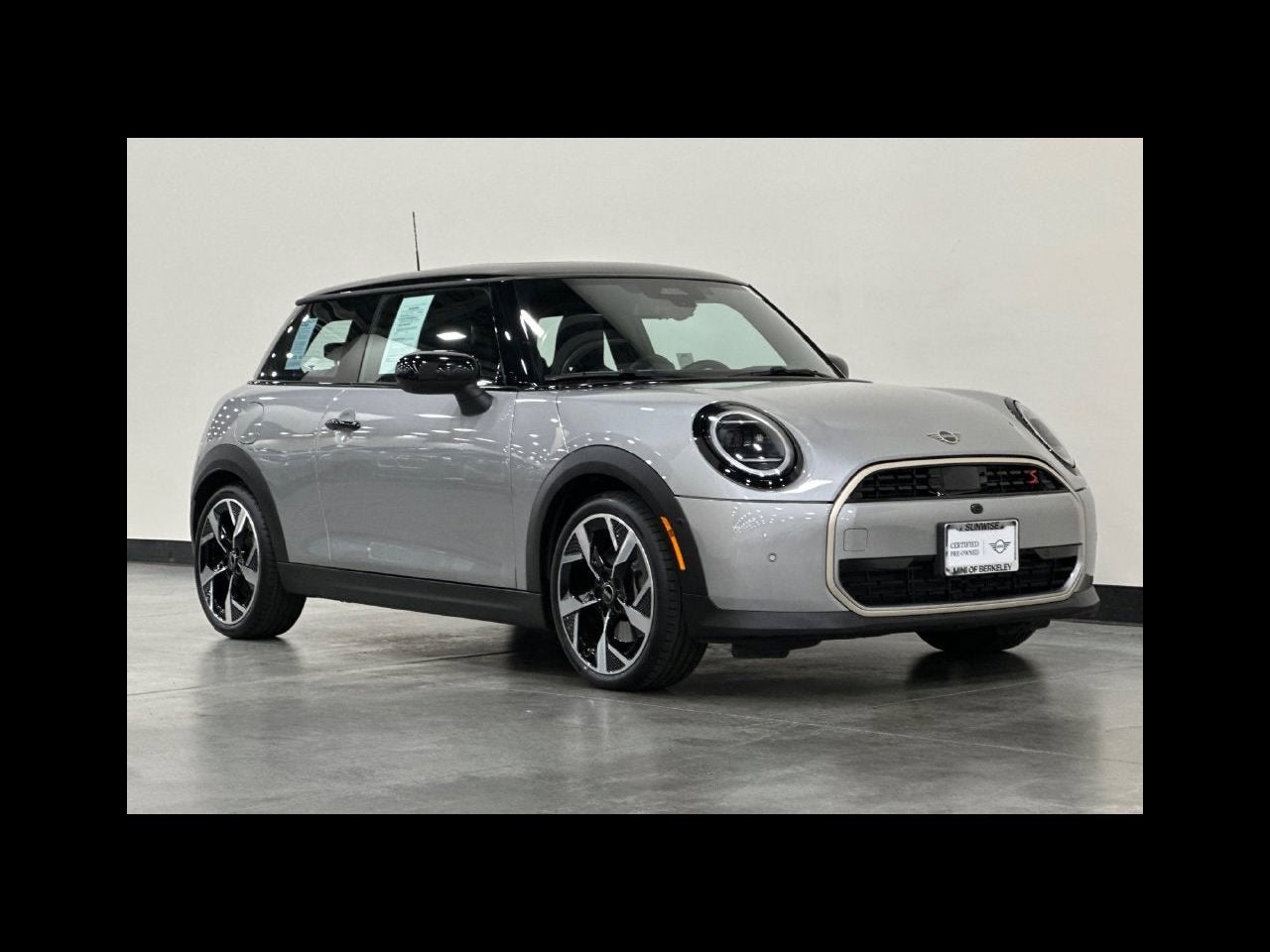 2025 MINI HARDTOP 2 DOOR Iconic