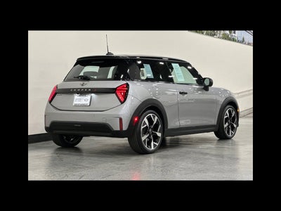 2025 MINI HARDTOP 2 DOOR Iconic