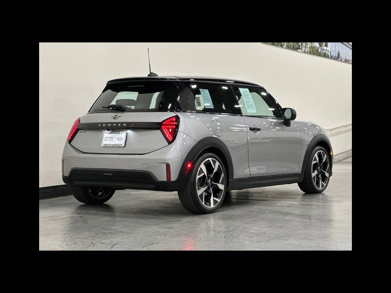 2025 MINI HARDTOP 2 DOOR Iconic