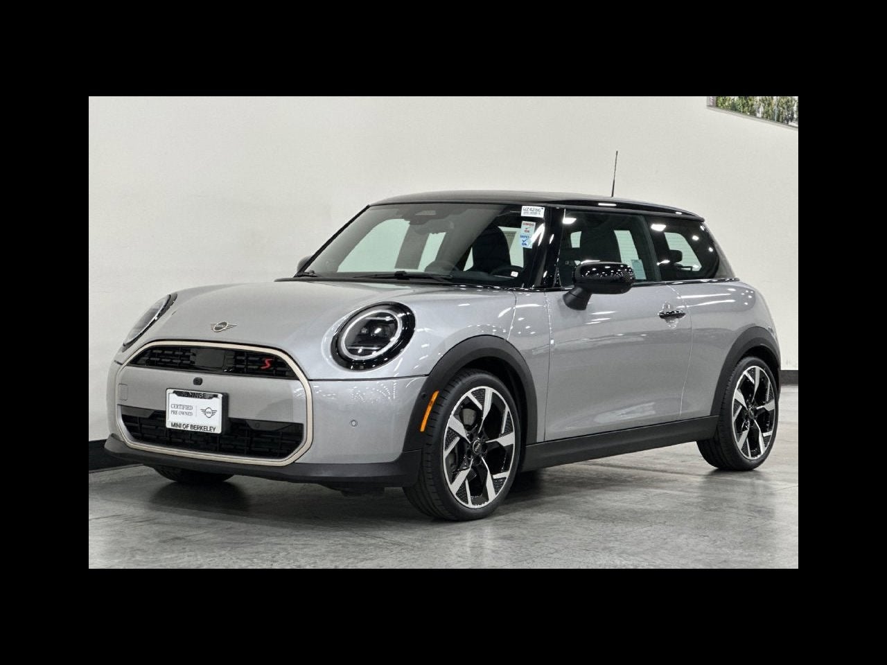 2025 MINI HARDTOP 2 DOOR Iconic