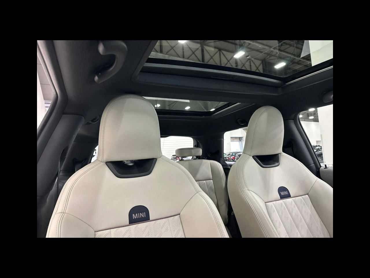 2025 MINI HARDTOP 2 DOOR Iconic