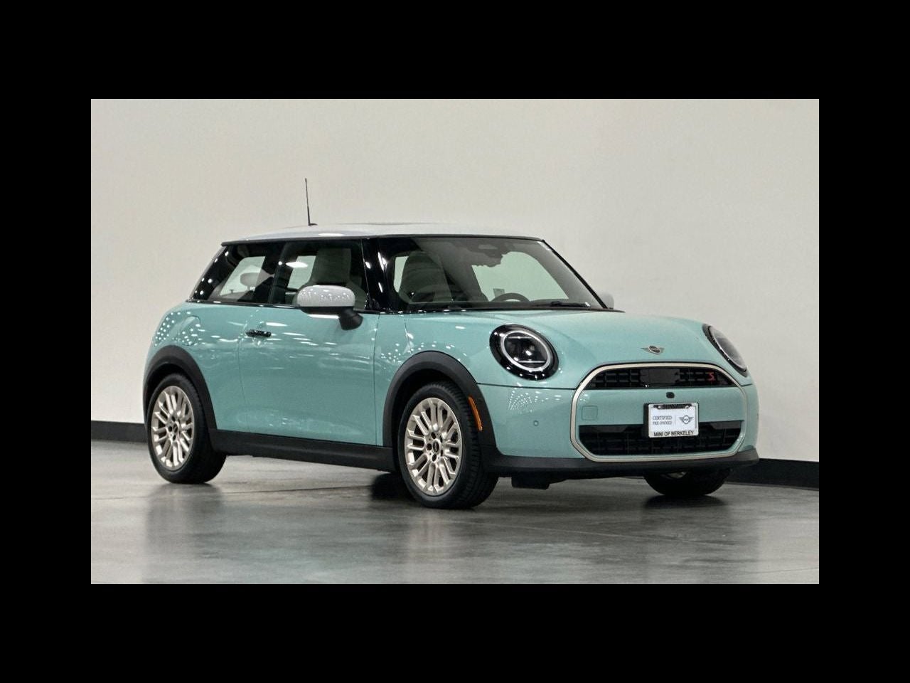 2025 MINI HARDTOP 2 DOOR Iconic