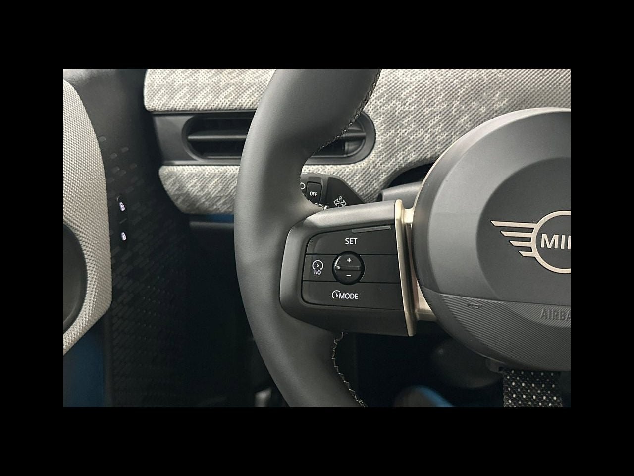 2025 MINI HARDTOP 2 DOOR Iconic