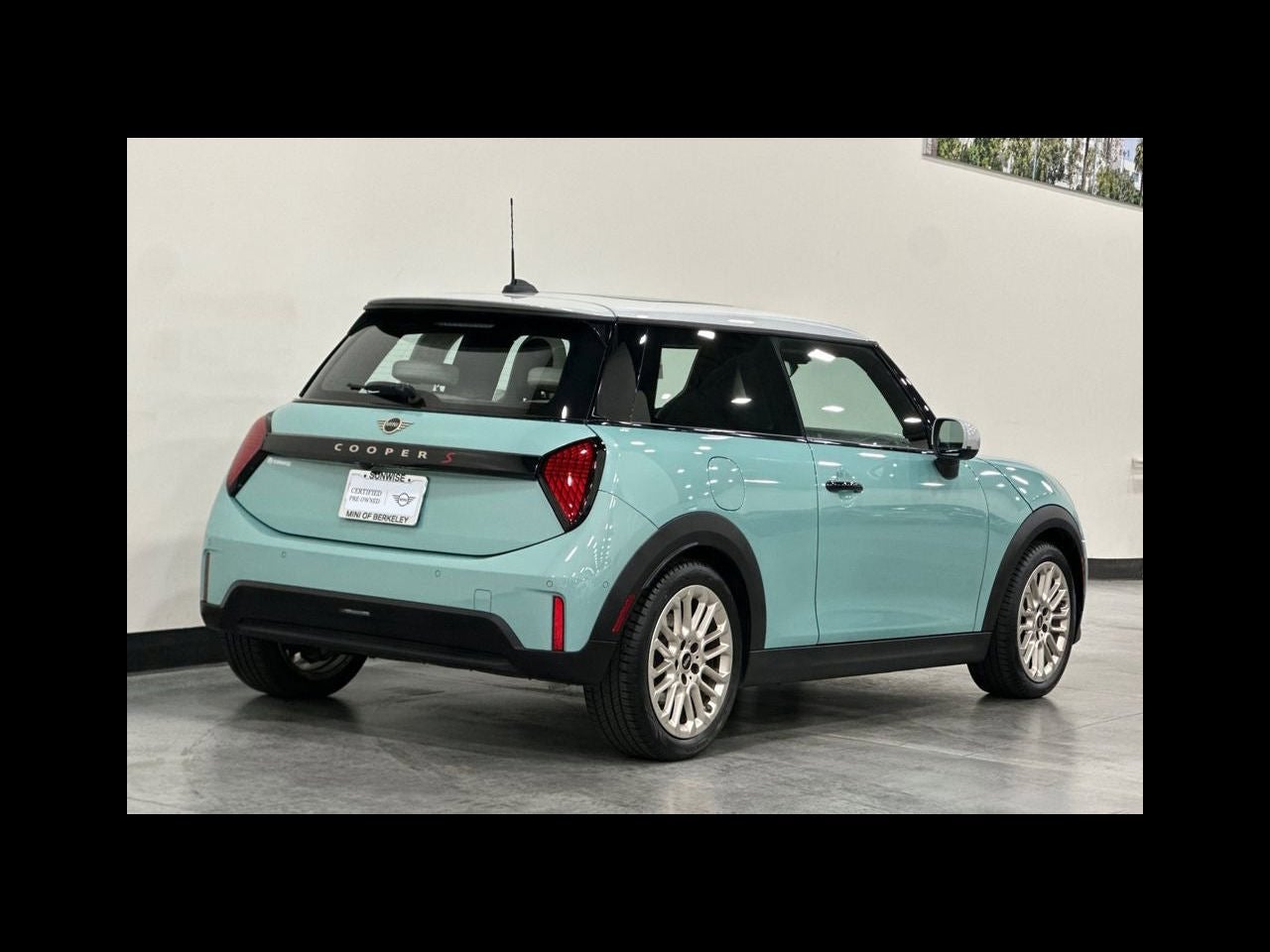 2025 MINI HARDTOP 2 DOOR Iconic