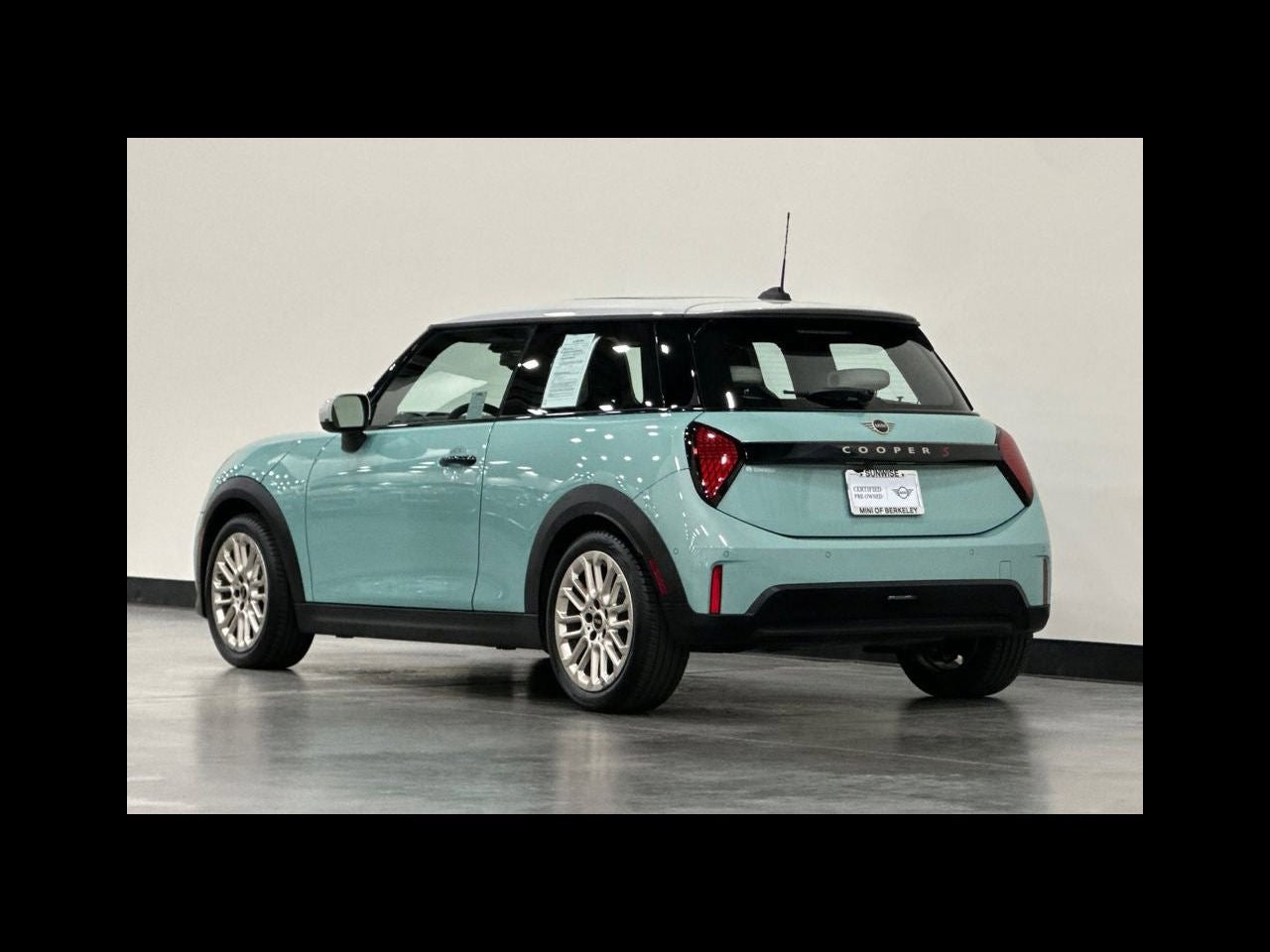 2025 MINI HARDTOP 2 DOOR Iconic