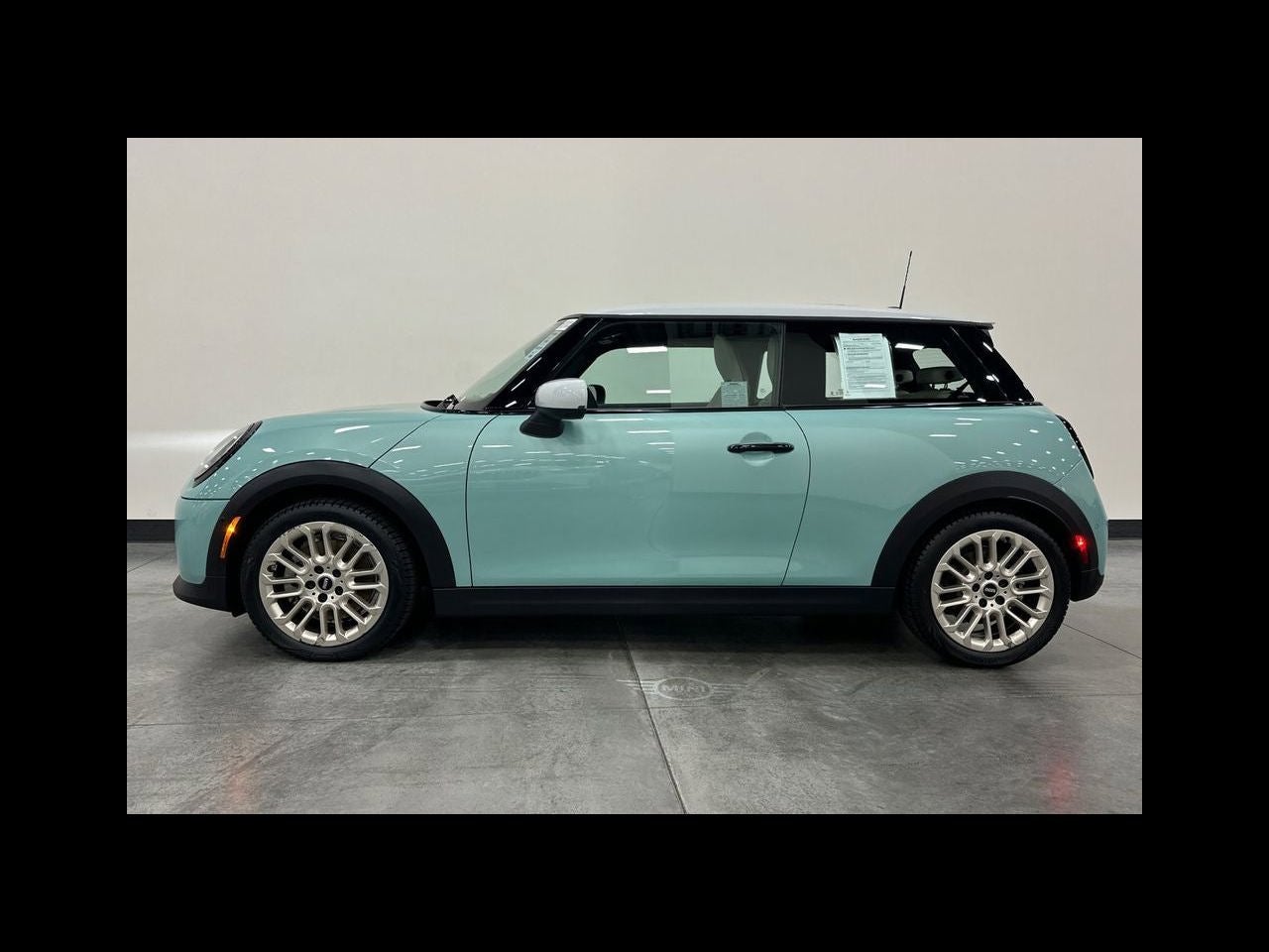 2025 MINI HARDTOP 2 DOOR Iconic