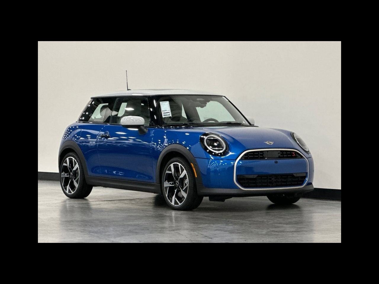 2026 MINI 2 DOOR ICONIC