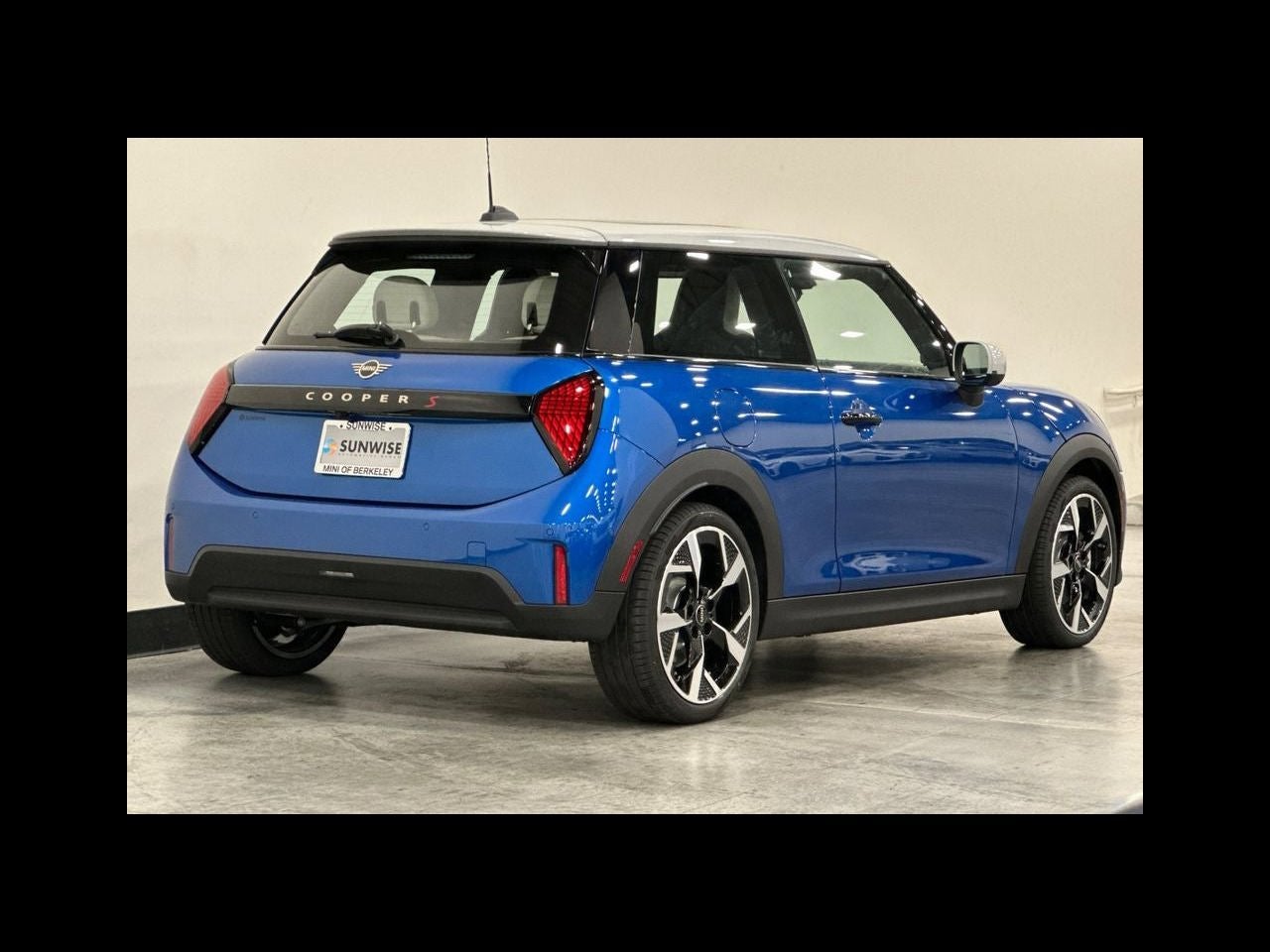2026 MINI 2 DOOR ICONIC