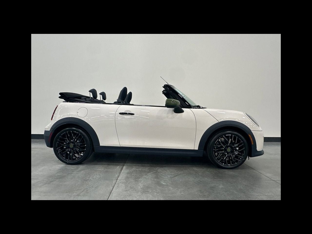 2027 MINI CONVERTIBLE ICONIC
