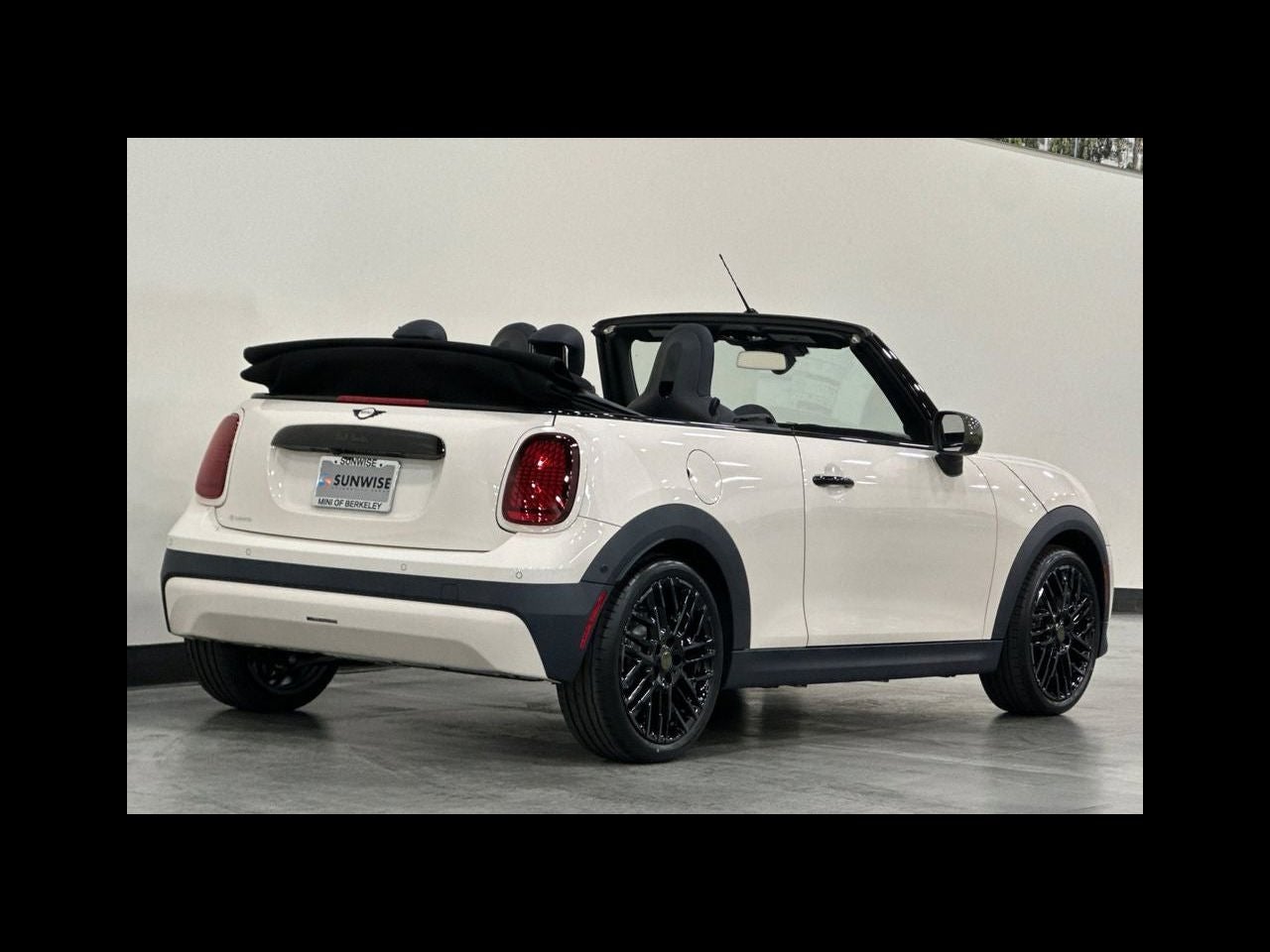 2027 MINI CONVERTIBLE ICONIC