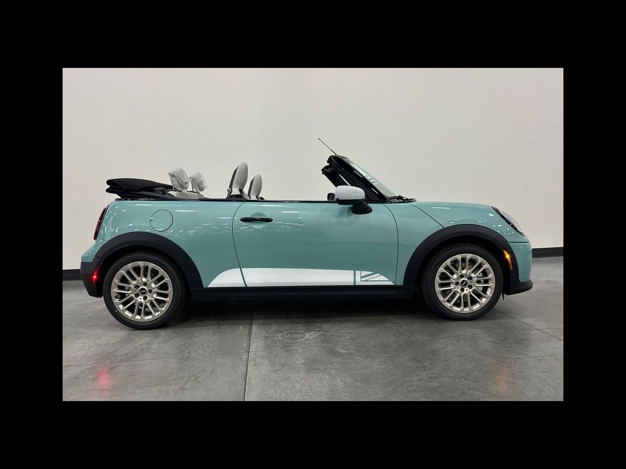 2026 MINI CONVERTIBLE ICONIC