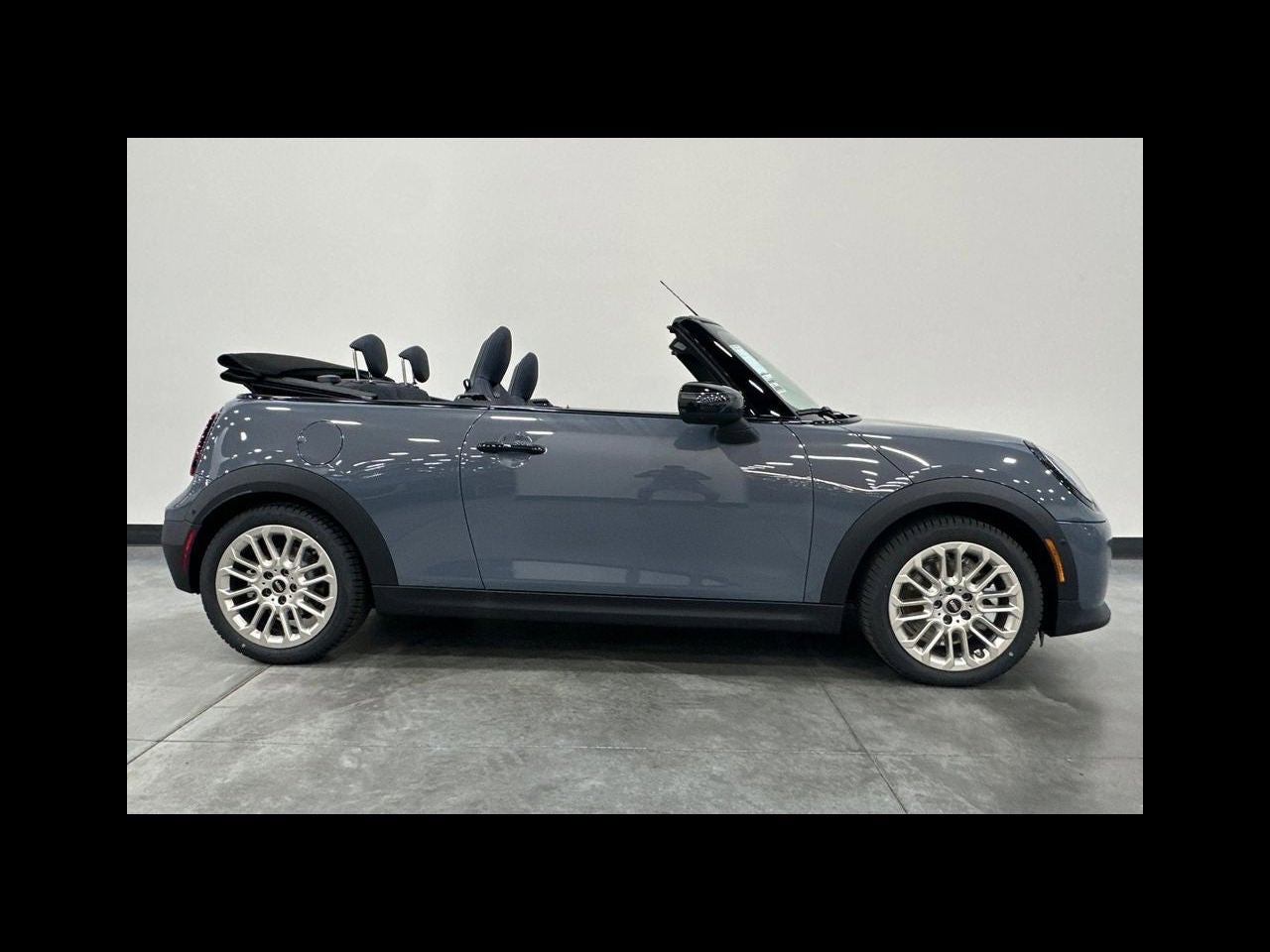 2026 MINI CONVERTIBLE ICONIC