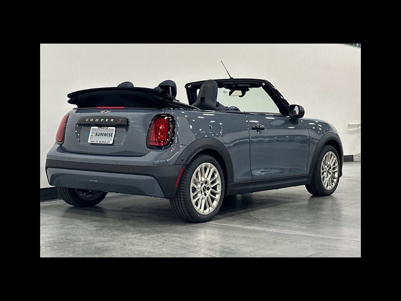 2026 MINI CONVERTIBLE ICONIC
