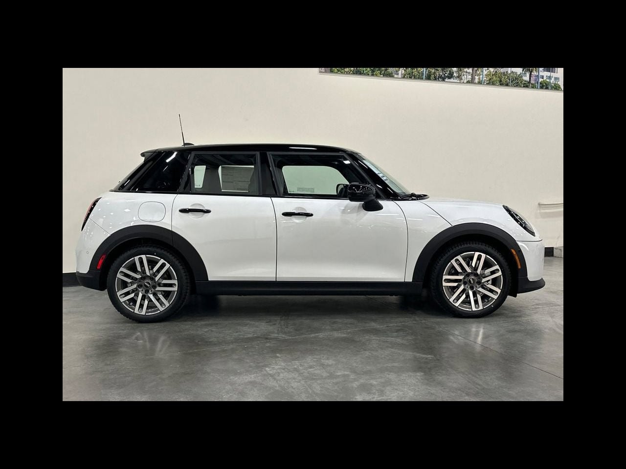2026 MINI 4 DOOR SIGNATURE PLUS