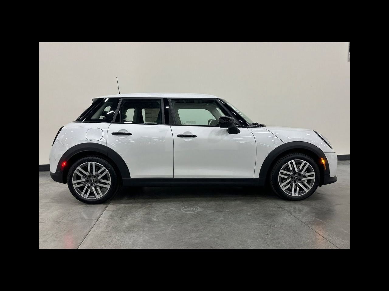 2026 MINI 4 DOOR SIGNATURE PLUS