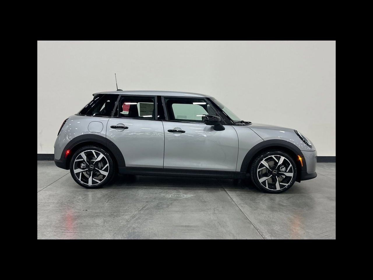 2026 MINI 4 DOOR ICONIC