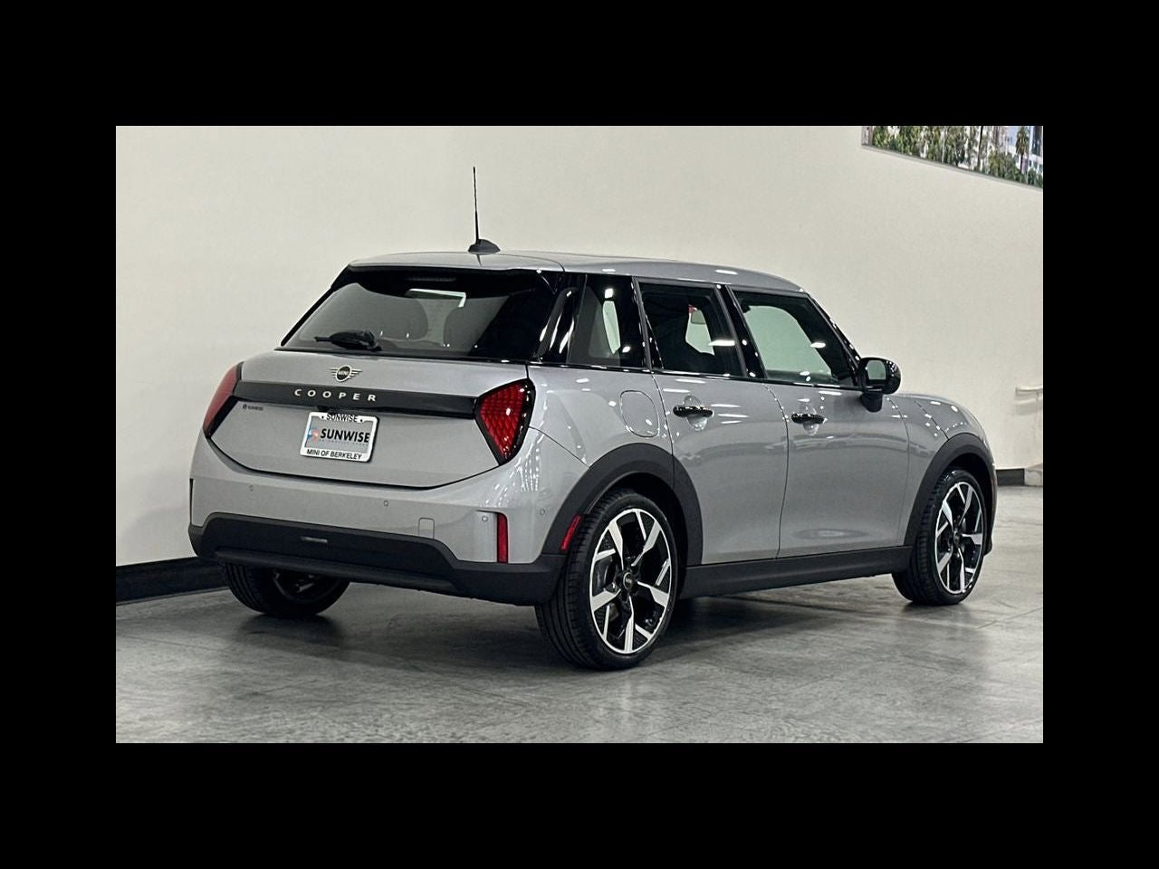 2026 MINI 4 DOOR ICONIC