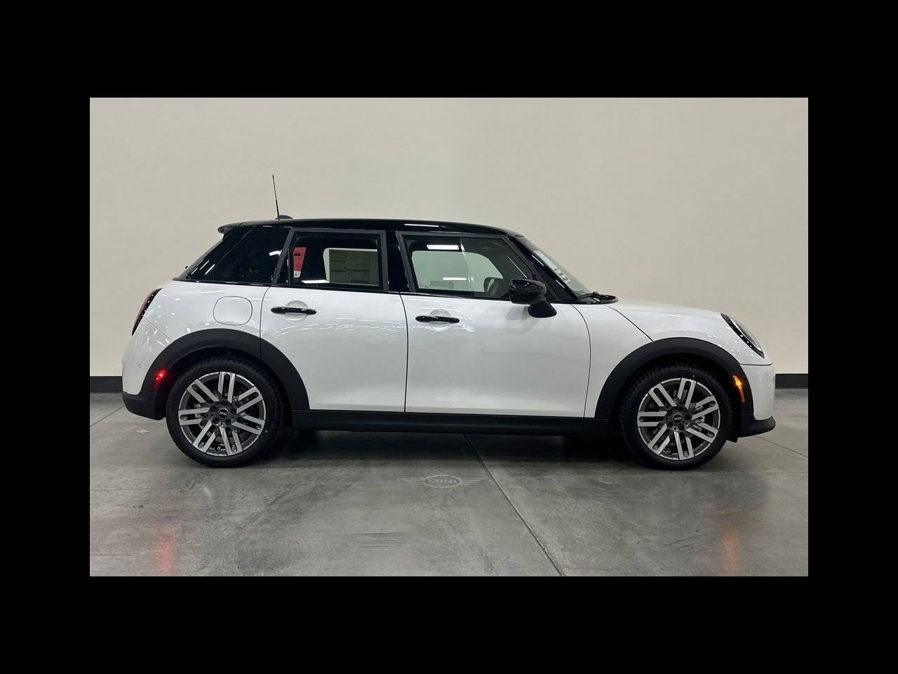 2026 MINI 4 DOOR SIGNATURE PLUS