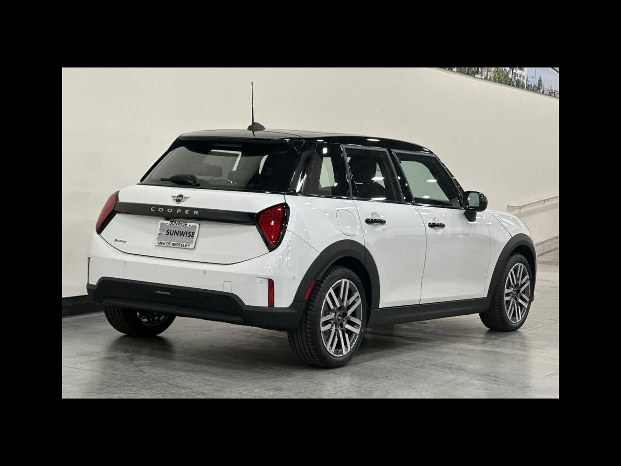 2026 MINI 4 DOOR SIGNATURE PLUS