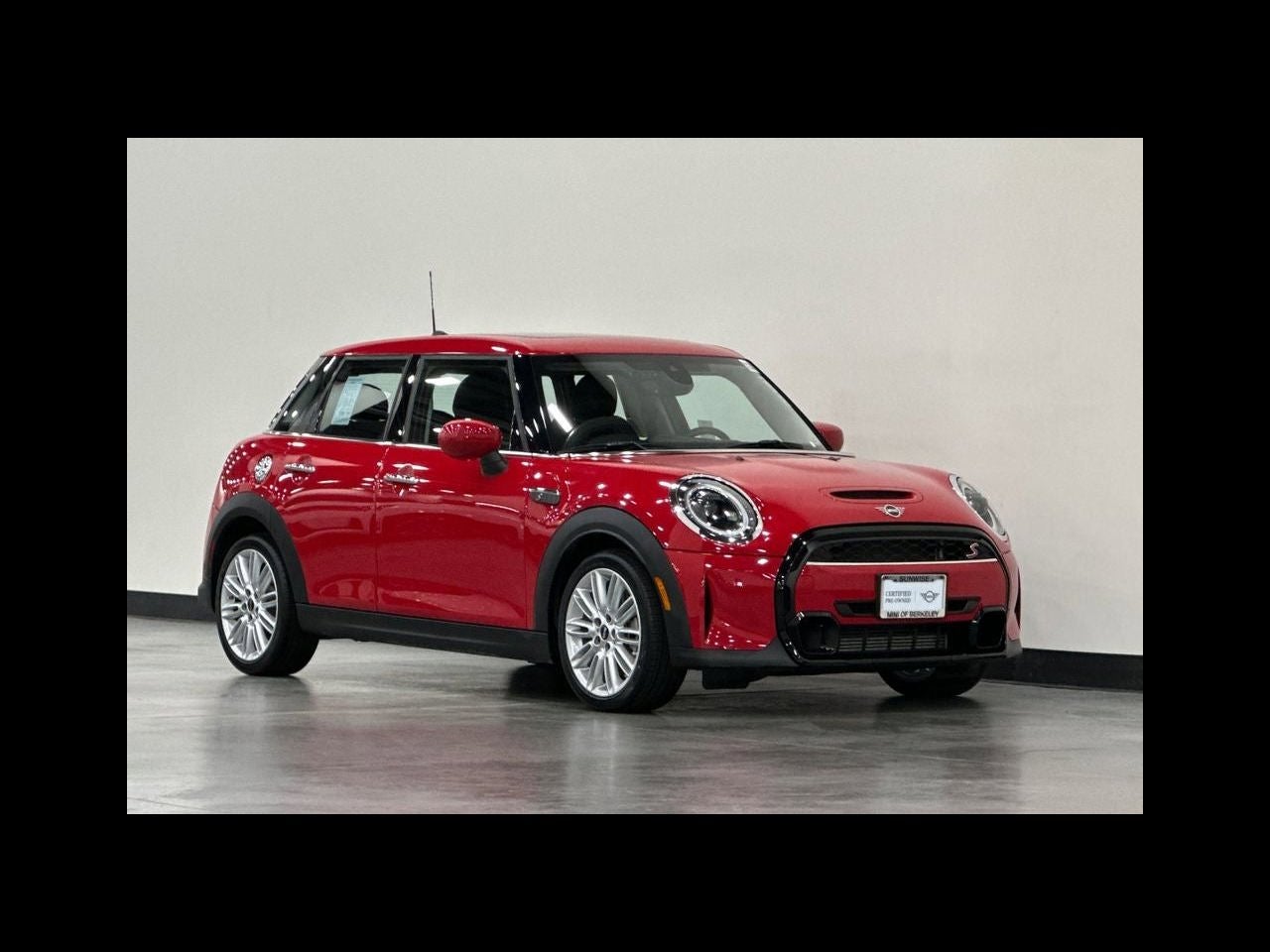 2024 MINI HARDTOP 4 DOOR Signature