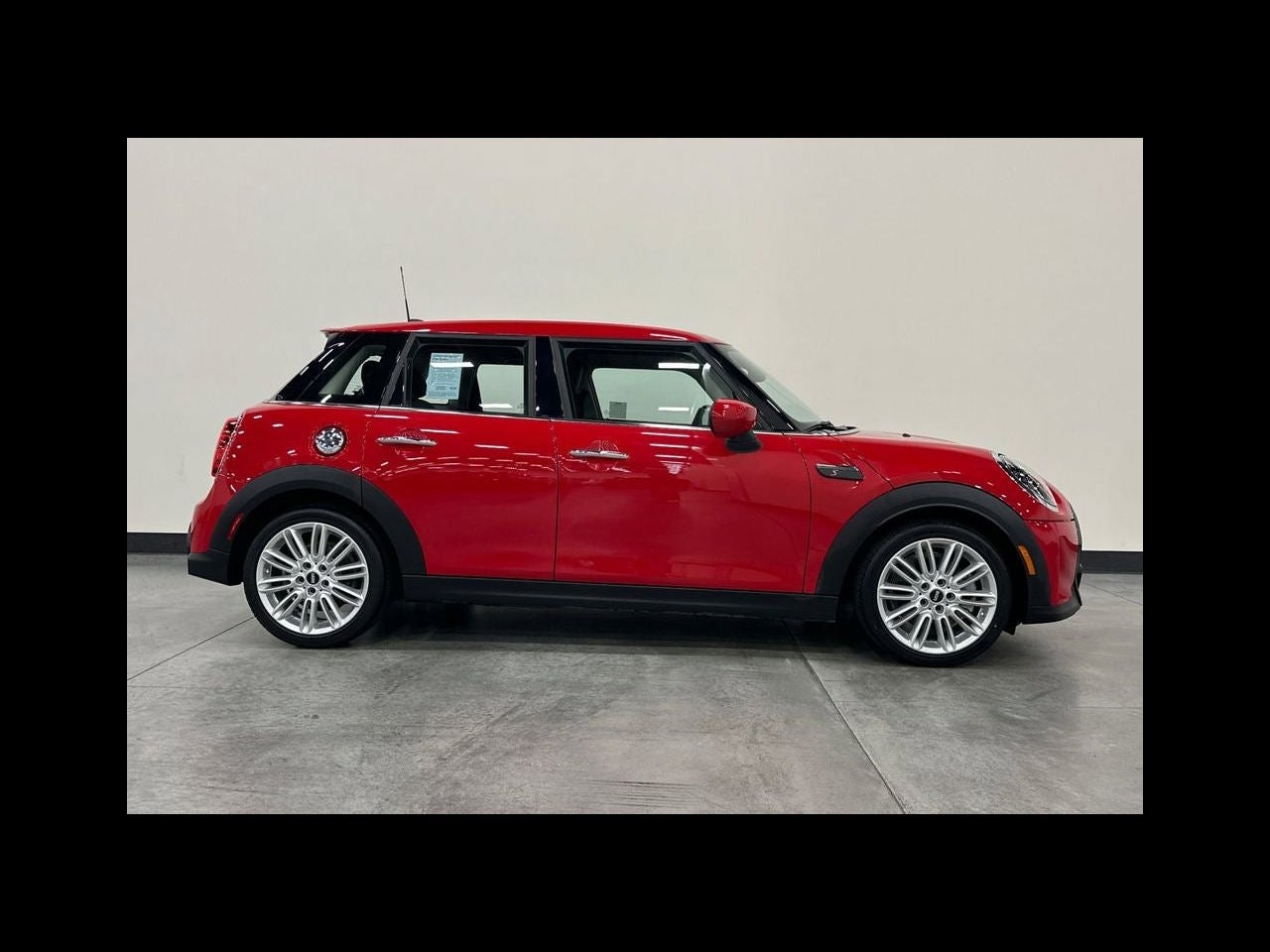 2024 MINI HARDTOP 4 DOOR Signature