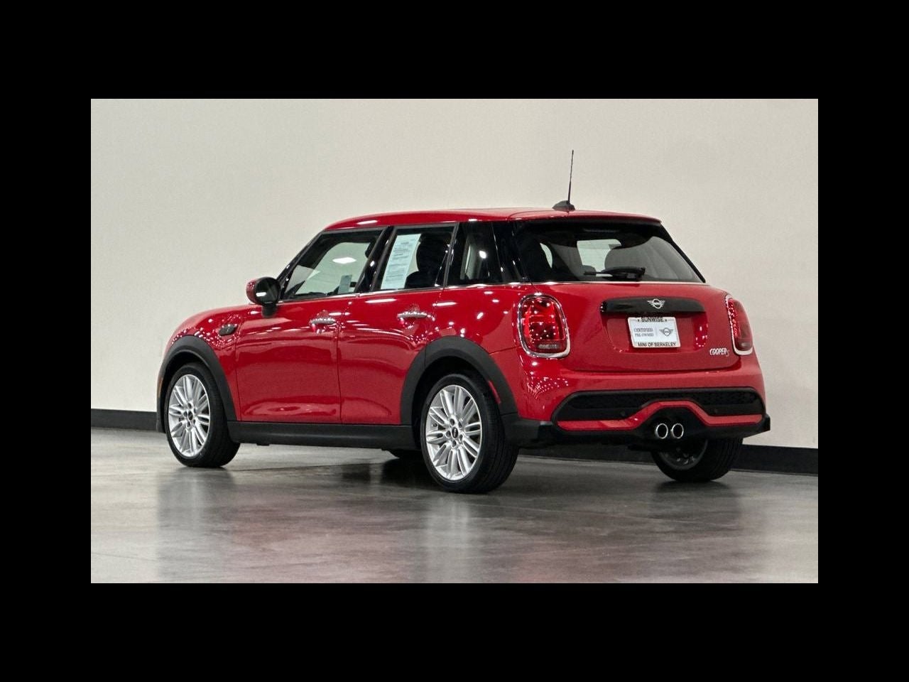 2024 MINI HARDTOP 4 DOOR Signature