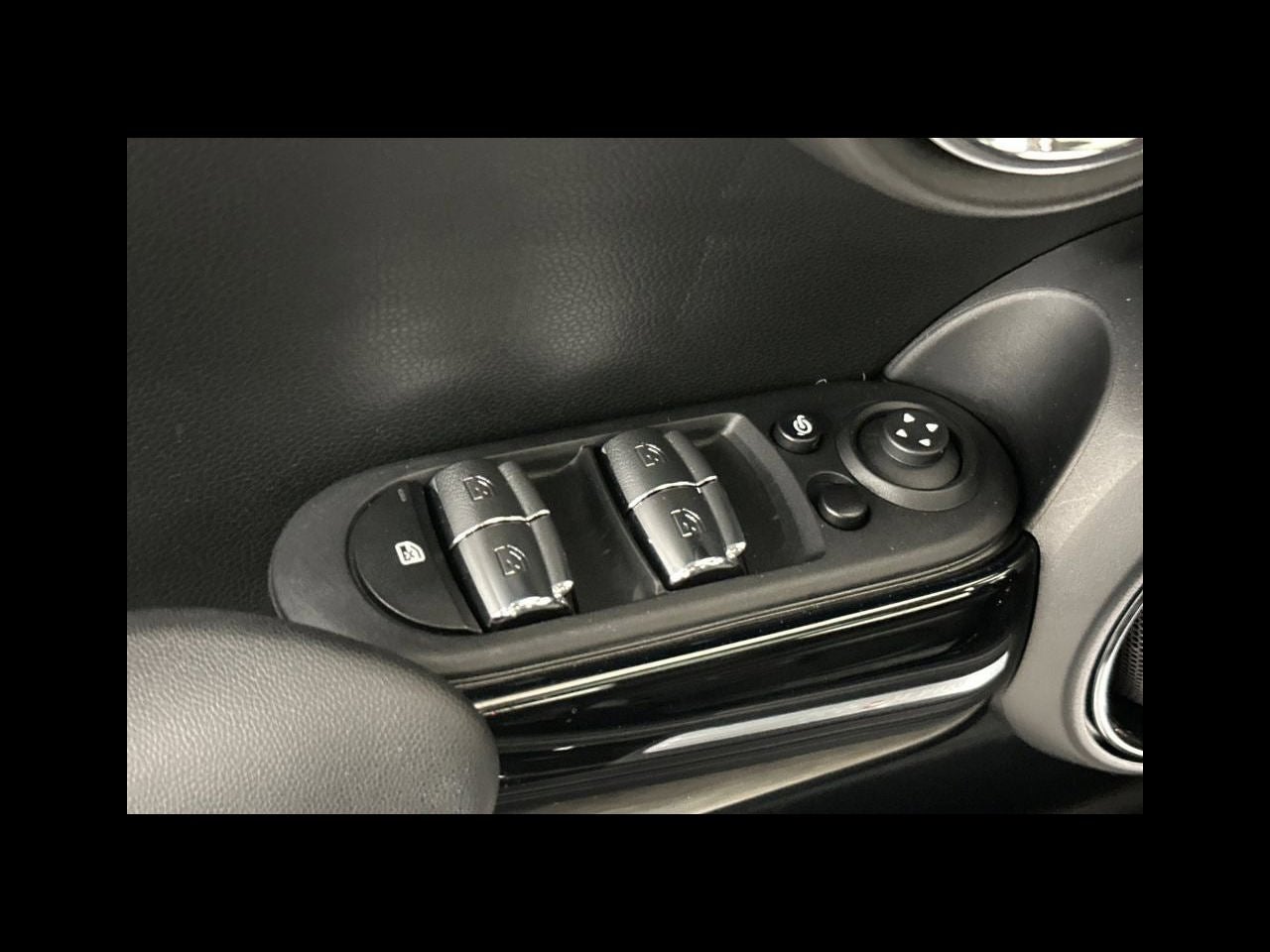 2024 MINI HARDTOP 4 DOOR Iconic