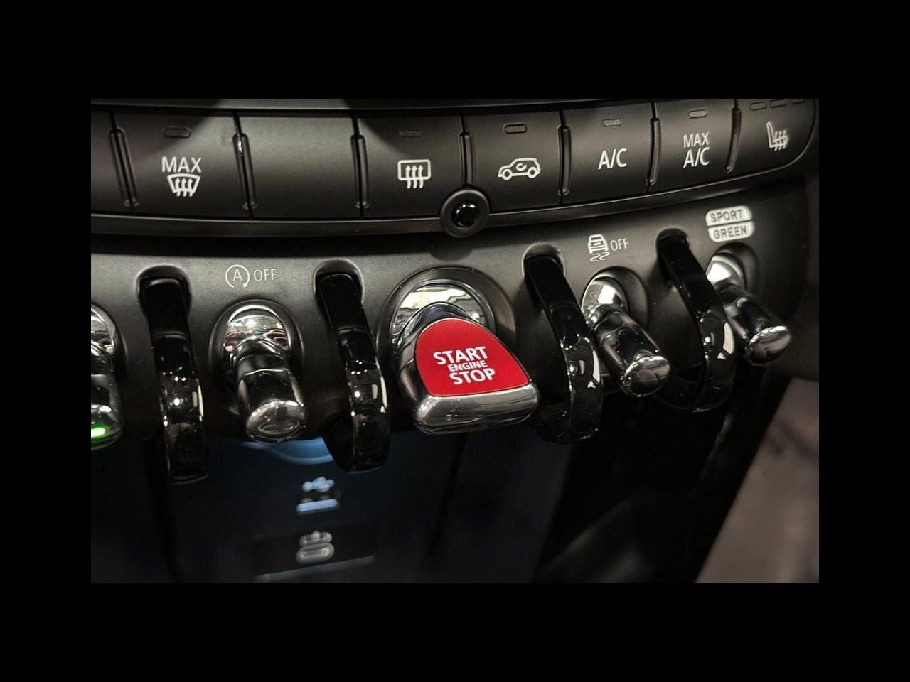 2024 MINI HARDTOP 4 DOOR Iconic