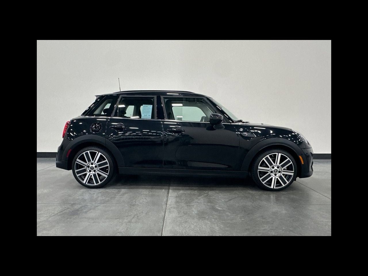 2024 MINI HARDTOP 4 DOOR Iconic