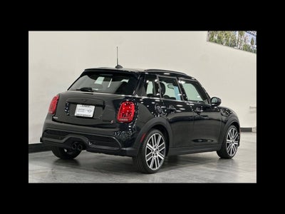 2024 MINI HARDTOP 4 DOOR Iconic
