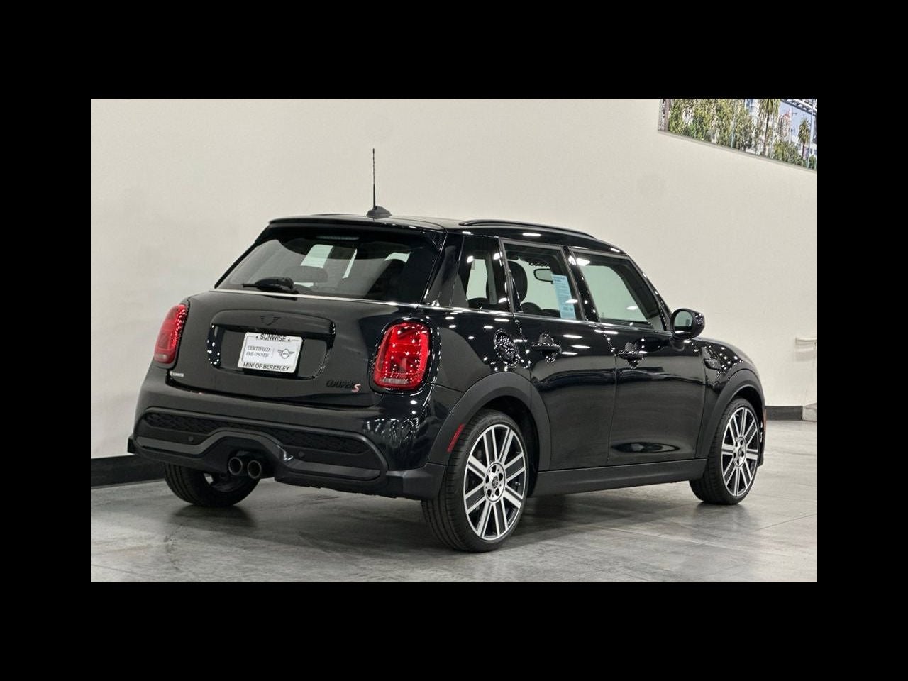 2024 MINI HARDTOP 4 DOOR Iconic