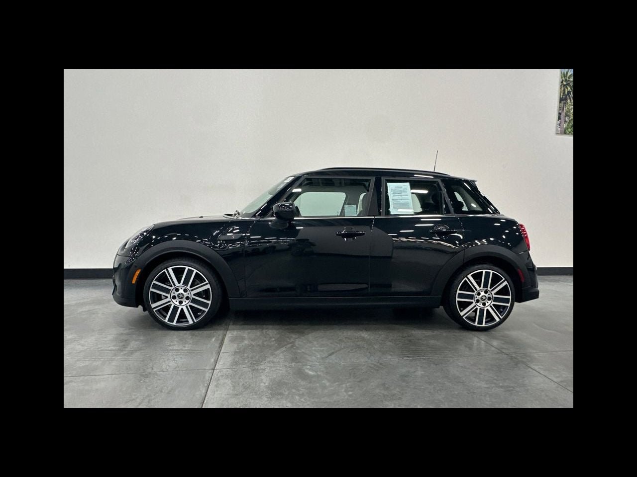 2024 MINI HARDTOP 4 DOOR Iconic