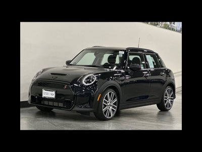 2024 MINI HARDTOP 4 DOOR Iconic