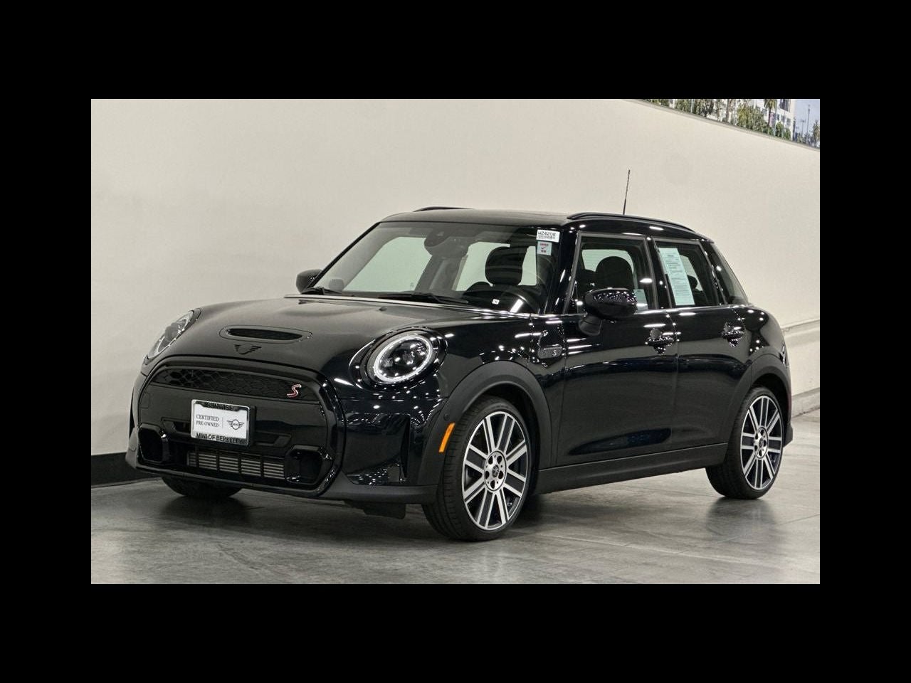2024 MINI HARDTOP 4 DOOR Iconic
